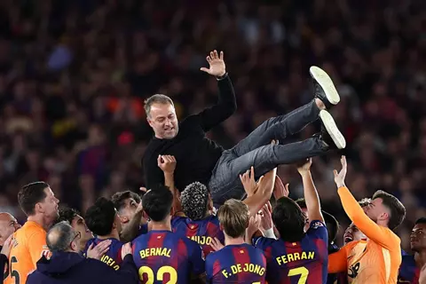 "لاعبوهم متعطشون للفوز".. مدرب إلتشي يطالب برشلونة بإسقاط ألافيس
